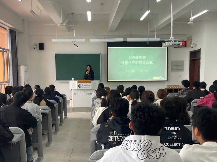 李鑫琳-供应链管理公开课照片-修改尺寸.jpg