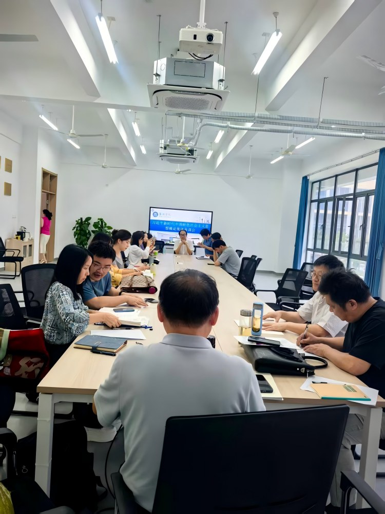 习思想备课会照片(1)-改尺寸版.jpg