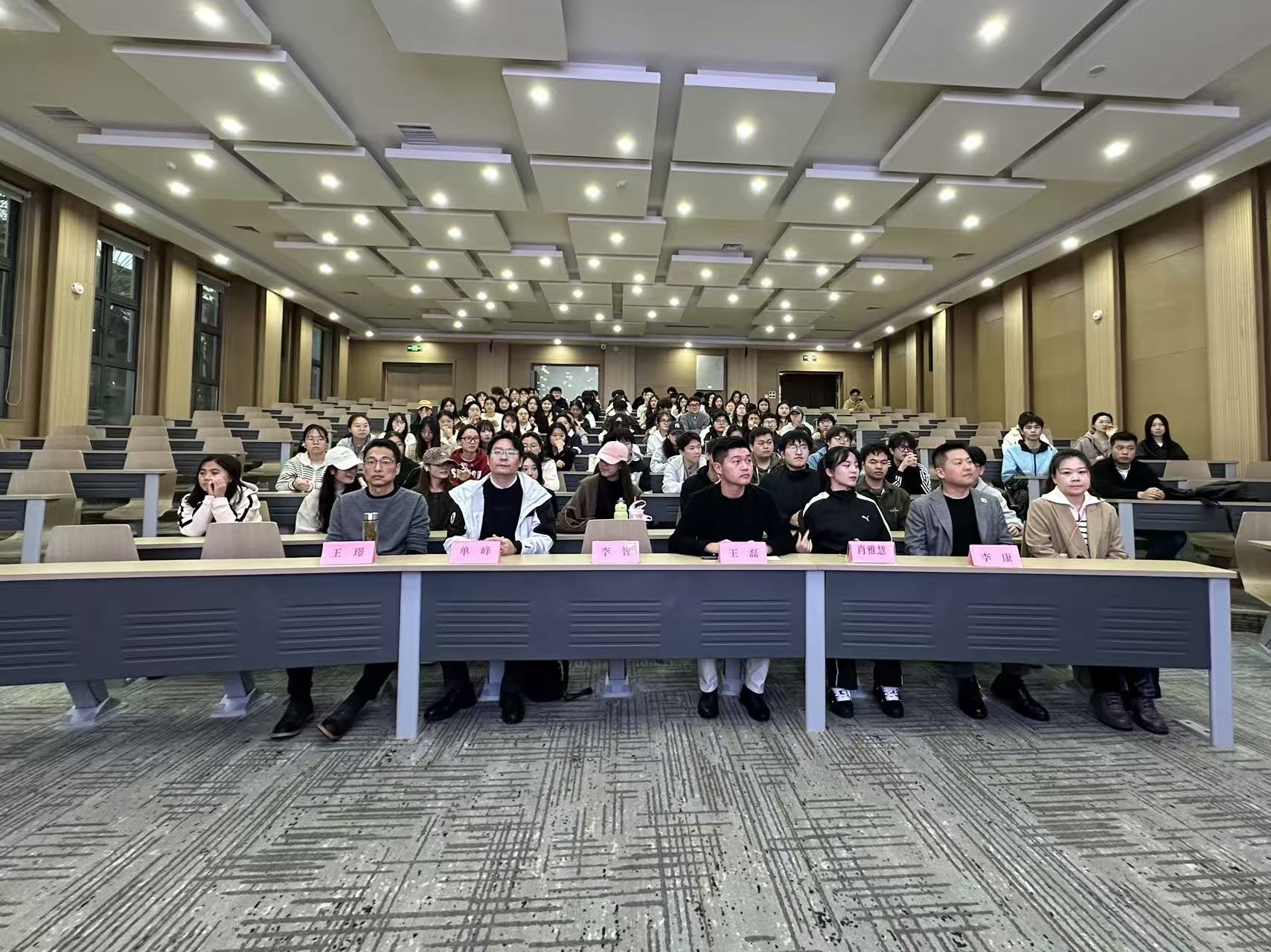 d53817bdd7d3ef1fefd085d62c85e0d2.jpg